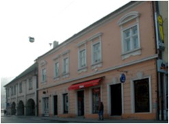 Ulaz u zgradu Uprave muzeja  (Ulica Matice hrvatske)