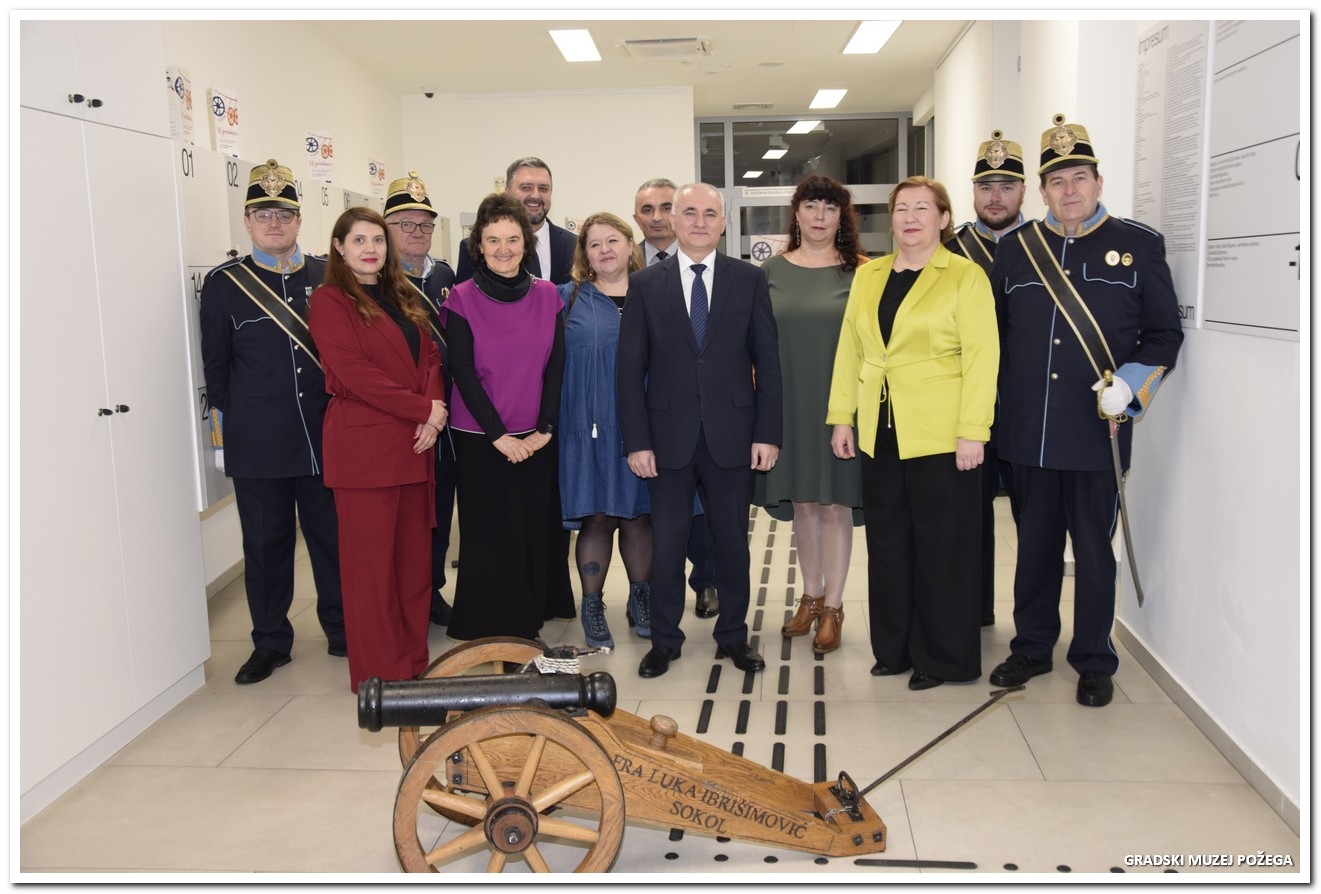 Svečano otvoreni Dani Matice hrvatske u Požegi uz izložbu o Matiji Mesiću